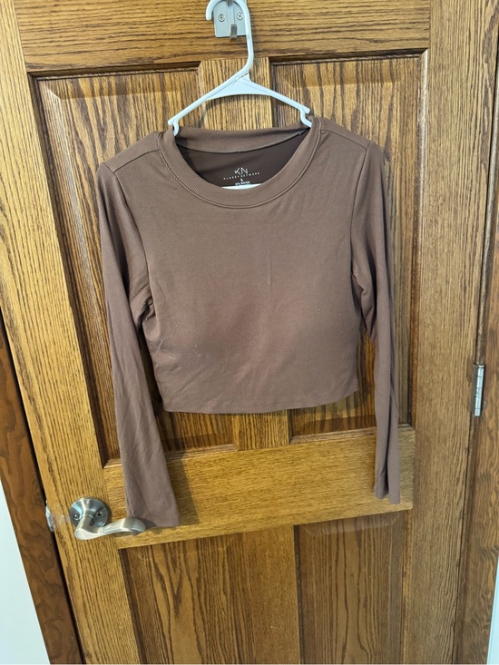 Klassy Network Tops - Klassy Network long sleeve crop top with built in bra